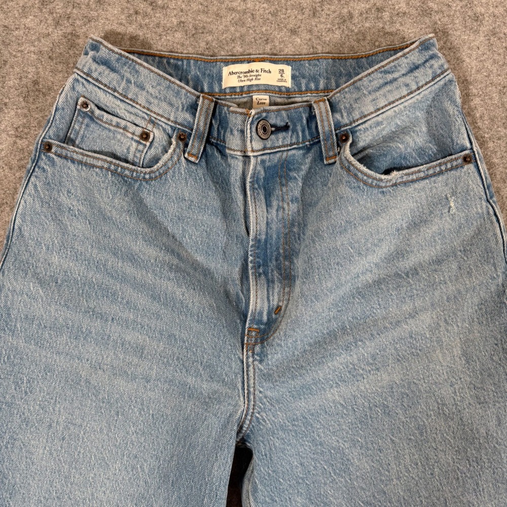 Abercrombie & Fitch Curve Love 90s Straight Ultra High Rise Jeans Light 28 6L - Picture 3 of 11